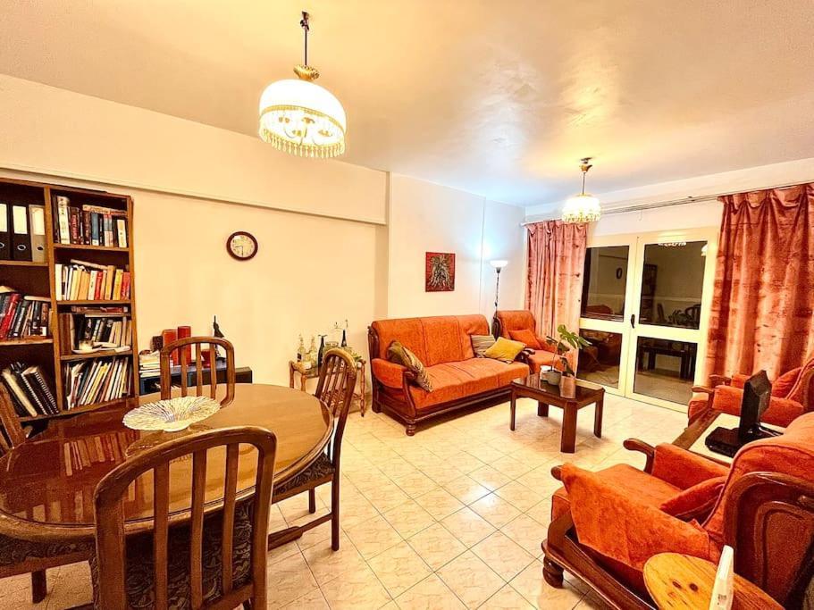 Apartment Overlooking The Nile, 20th Floor